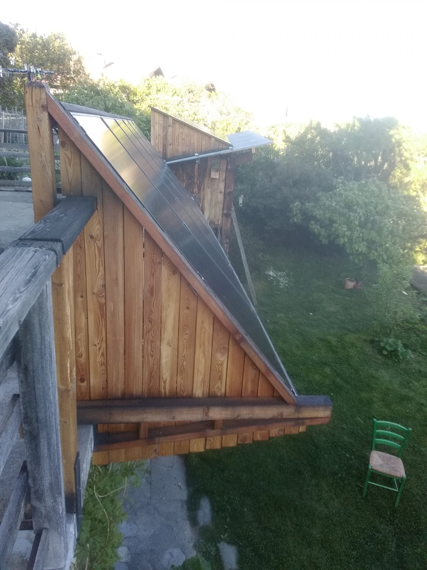 Panneaux solaires en robes de mélèze